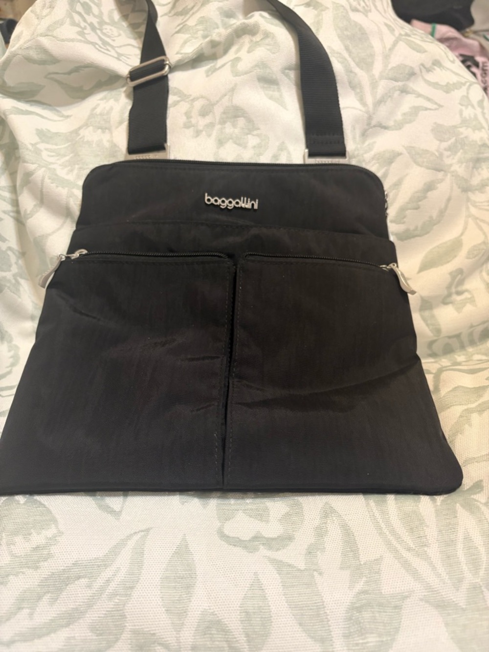 Baggallini Black Nylon Crossbody Messenger Bag